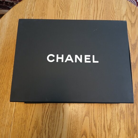 CHANEL Ladies Wool Jacket, Size 44 - Picture 10 of 14